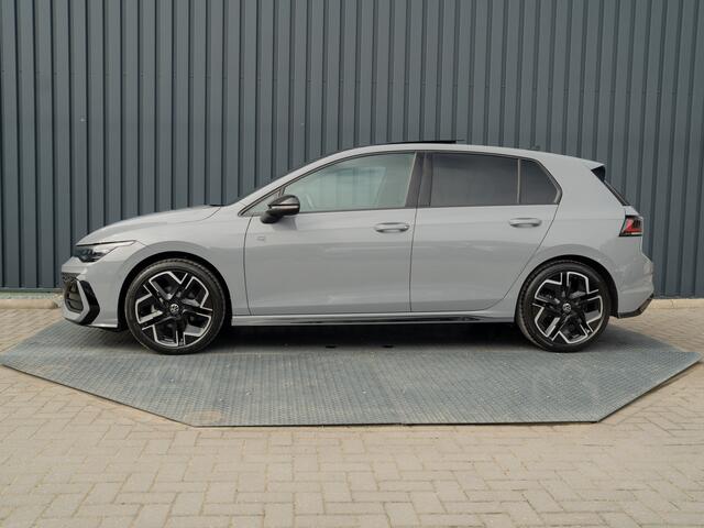 Volkswagen GOLF 1.5 eTSI R-Line Edition | Panodak | IQ Light | Trekhaak wegkl. | Harman/Kardon | Head Up | Prijs Rijklaar!!