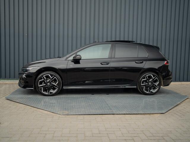 Volkswagen GOLF 1.5 eTSI R-Line Edition | Panodak | IQ Light | Trekhaak wegkl. | Harman/Kardon | Head Up | Prijs Rijklaar!!