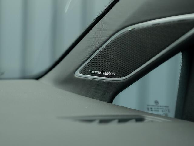 Volkswagen GOLF 1.5 eTSI R-Line Edition | Panodak | IQ Light | Trekhaak wegkl. | Harman/Kardon | Head Up | Prijs Rijklaar!!