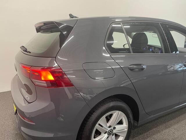 Volkswagen GOLF 1.0 eTSI DSG Life Navigatie | Apple Carplay/Android Auto | Parkeersensoren Adaptive Cruise Control | Sfeerverlichting | Virtual Cockpit | Climate Control | Lichtmetalen velgen