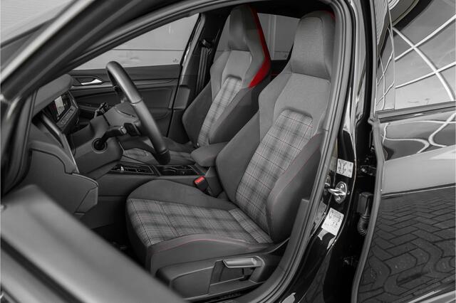 Volkswagen GOLF 2.0 TSI GTI IQ Light ACC Stoelverw Camera 19"