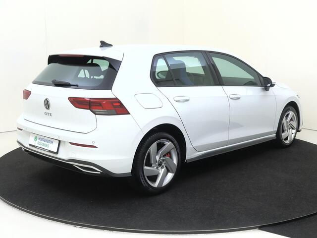 Volkswagen GOLF 1.4 eHybrid GTE | SoH 96% | Navigatie | Stoel- en stuurwielverwarming | LED Plus verlichting | Draadloze telefoonlader | Lane- en frontassist | Parkeersensoren | 3-zone airco |