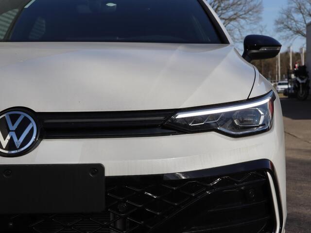 Volkswagen GOLF Variant R-Line-Edition 1.5 eTSI 85 kW / 116 pk DSG | Panoramadak | Black Style | Assistance plus pakket |
