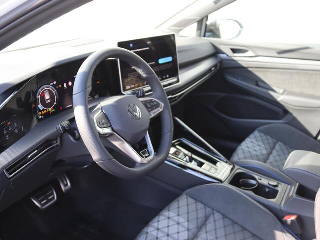 Volkswagen GOLF Variant R-Line-Edition 1.5 eTSI 85 kW / 116 pk DSG | Panoramadak | Black Style | Assistance plus pakket |