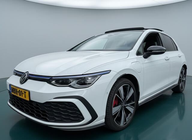 Volkswagen GOLF GTE 245PK HYBRID SPORT TREKHAAK/CAMERA/IQ-LIGHT/PANORAMADAK
