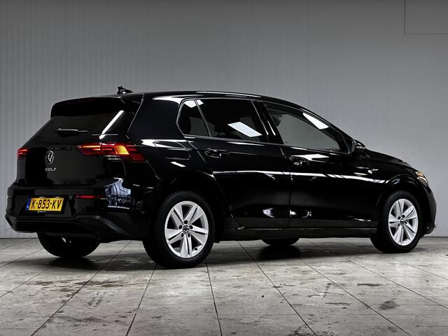 Volkswagen GOLF 1.0 TSI Life/ Virtual Cockpit/ Ambient Light/ 16'' LMV/ LED Koplampen/ Keyless-GO/ Lane-Assist./ Adaptive Cruise/ Apple + Android/ DAB+/ Navi/ Clima/ PDC V+A/ Extra getint glas.