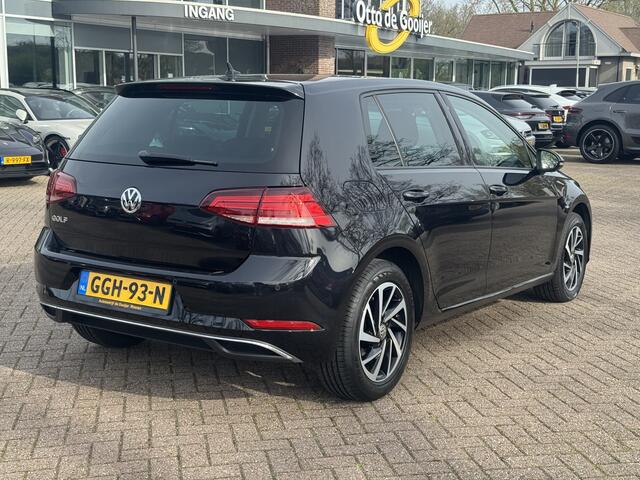 Volkswagen GOLF 1.0 TSI Comfortline / Camera / CarPlay / 16'' / Navigatie / Parkeerhulp V+A / Getint glas / DAB / ACC