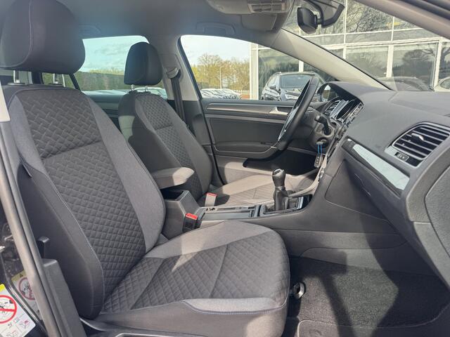 Volkswagen GOLF 1.0 TSI Comfortline / Camera / CarPlay / 16'' / Navigatie / Parkeerhulp V+A / Getint glas / DAB / ACC