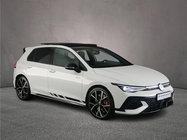 Volkswagen GOLF GTI Clubsport 2.0 TSI 300pk DSG Automaat Panoramadak, Lederen bekleding, Harman Kardon audio, Black style, LED matrix koplampen, Adaptive cruise control