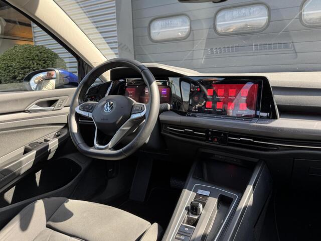 Volkswagen GOLF Variant 1.5 eTSI R-Line | Navigatie | Camera | DAB | Trekhaak |