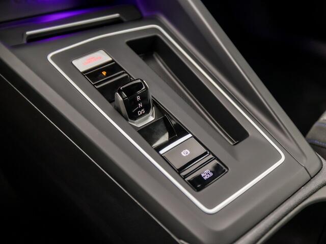 Volkswagen GOLF 1.4 eHybrid GTE 245Pk Automaat (APPLE CARPLAY, GROOT NAVI, GETINT GLAS, KEYLESS, SPORTSTOELEN, PARKEERSENSOREN, SFEERVERLICHTING, CRUISE, NIEUWSTAAT)