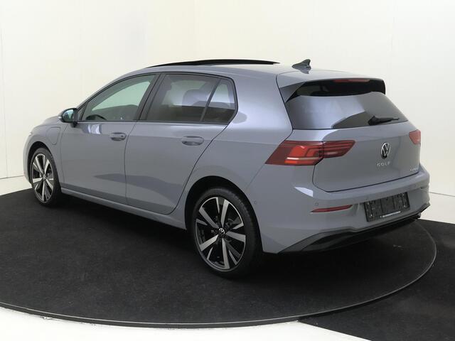 Volkswagen GOLF Life Edition eHybrid | 'App-Connect' draadloze smartphone integratie | Achterbank in ongelijke delen neerklapbaar incl. middenarmsteun en doorlaadmogelijkheid | Afstandscontrolesysteem (Front Assist)