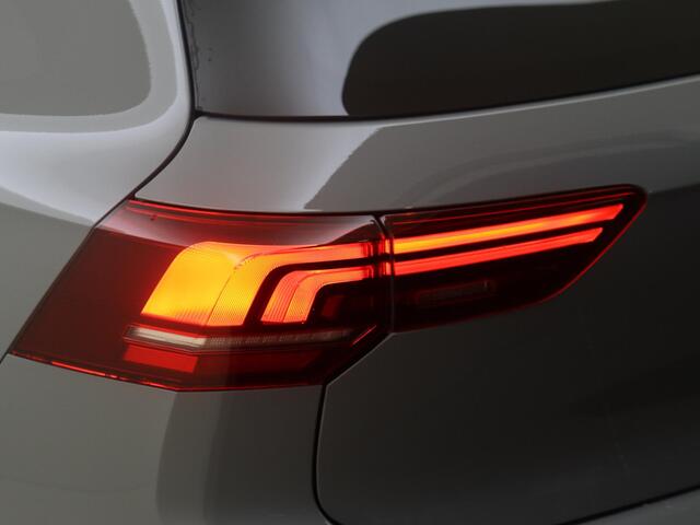 Volkswagen GOLF Life Edition eHybrid | 'App-Connect' draadloze smartphone integratie | Achterbank in ongelijke delen neerklapbaar incl. middenarmsteun en doorlaadmogelijkheid | Afstandscontrolesysteem (Front Assist)