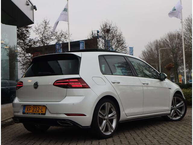 Volkswagen GOLF 1.5 TSI Highline Pano / Navi / Elekramen / R-Line / Climate / Led Dealeronderhouden