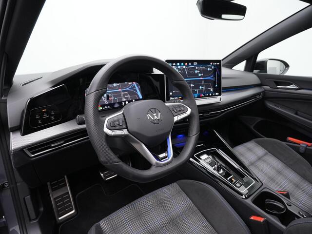 Volkswagen GOLF 1.5 eHybrid 272 pk GTE | Panoramadak | Trekhaak | Head-up display | 360 Camera | IQ Light | Adaptive Cruise | Stuur-/stoelverwarming