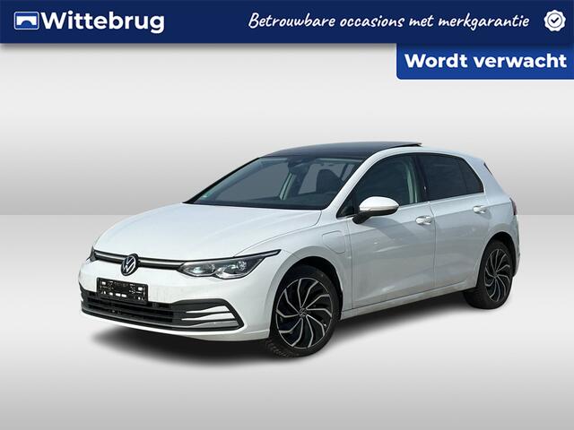 Volkswagen GOLF 1.4 eHybrid 204PK DSG Style / Panoramadak / Memory Seats + massage / IQ LED / App-Connect / Camera / Stuur + Stoelverwarming