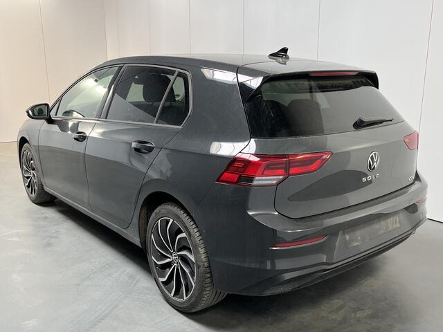 Volkswagen GOLF 1.0 eTSI Life / AUTOMAAT/ CLIMA/ STOELVERWARM./ CRUISE/ DIGITAL DASH/ APP-CONNECT/ PARK. SENSOREN/ 17"LMV