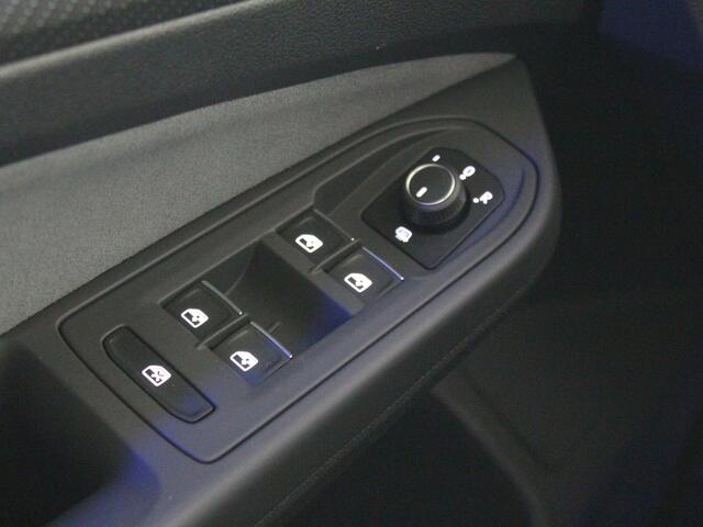Volkswagen GOLF 1.5 eTSI R-Line Business+ | Panoramadak | Clima | Carplay |