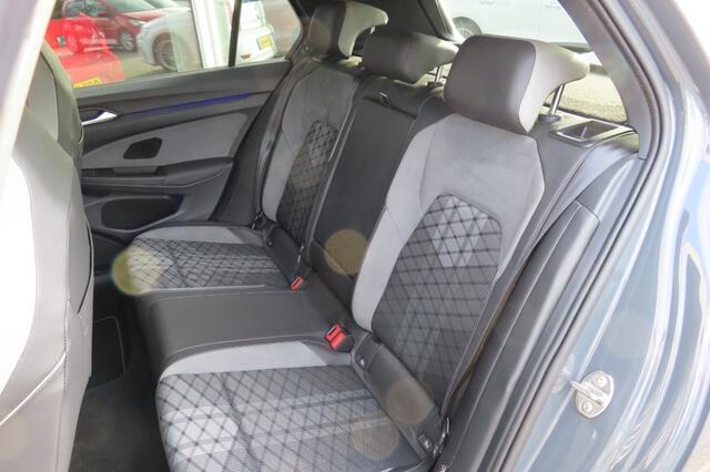 Volkswagen GOLF 1.5 eTSI R-Line PANO, HarmanKardon, Camera