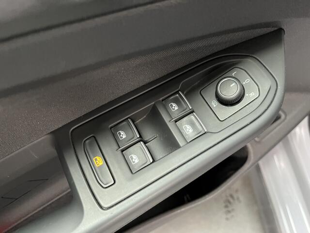 Volkswagen GOLF 1.4 eHybrid GTE / AUTOMAAT/ 245 PK/ BLACK STYLE/ TREKHAAK/ CAMERA/ PARK. SENSOREN/ STOEL-STUURVERWARM./ ADAPT. CRUISE/ APP CONNECT/ NAVI/ CLIMA/ DAB/ 18" LMV