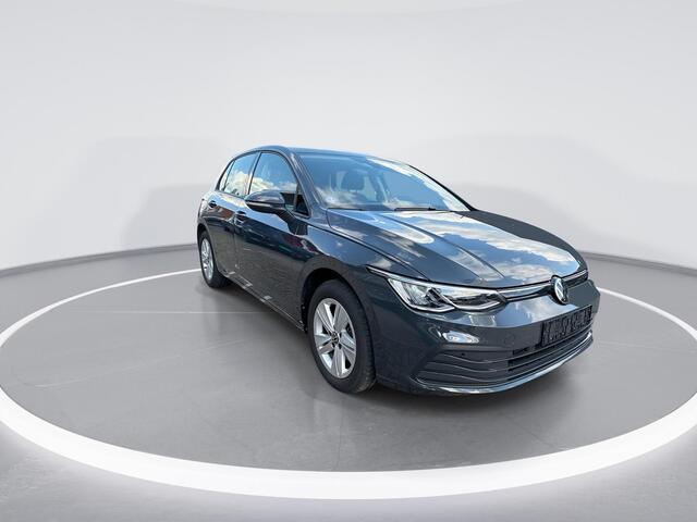 Volkswagen GOLF 1.0 eTSI 110pk DSG Life · Camera · Dodehoeksensor · Adaptive Cruise Control · Apple/Android Car Play · Sfeerverlichting · Navigatie · Elek. Inklapbare Spiegels ·