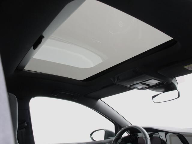 Volkswagen GOLF 1.5 eTSI 150pk DSG R-Line Panorama dak Navigatie Apple Carplay/Android Auto Climate Control Camera Dab Extra Getint Glas Adaptive Cruise Control Virtual Cockpit Lichtmetalen Velgen