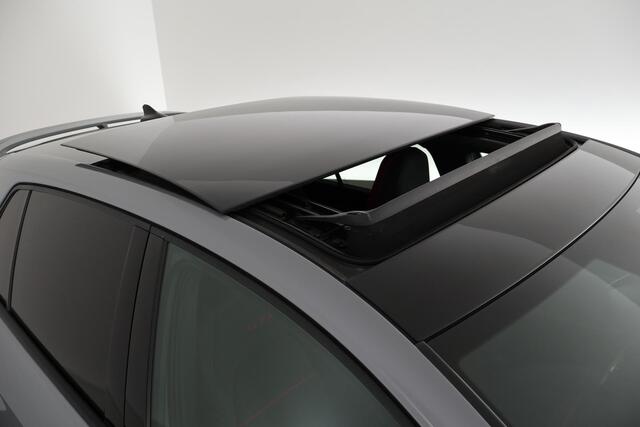 Volkswagen GOLF 2.0 TSI 300pk DSG Clubsport 45 Akrapovic h/k HUD DCC Panoramadak Stoelverwarming Keyless Virtual Cockpit Navigatie