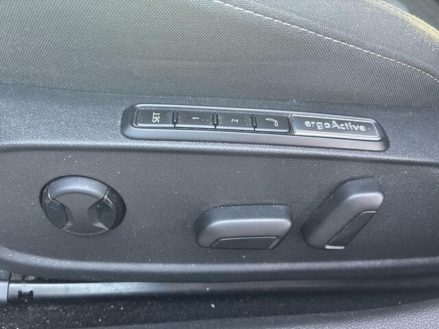 Volkswagen GOLF 1.5 TSI 130pk Life Business · Camera · Dodehoeksensor · Keyless · Apple/Android Car Play · Elektrische stoelverstelling · Adaptive Cruise Control ·