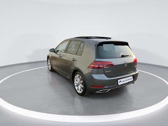 Volkswagen GOLF 1.5TSI/130PK Highline · Panoramadak · Stoelverwarming · Massage functie · Camera + Parkeersensoren