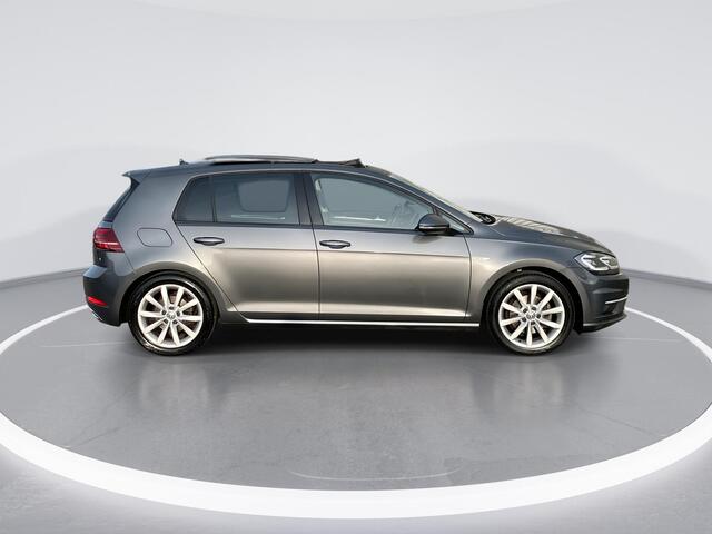 Volkswagen GOLF 1.5TSI/130PK Highline · Panoramadak · Stoelverwarming · Massage functie · Camera + Parkeersensoren