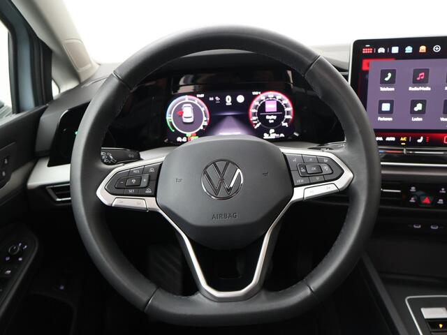 Volkswagen GOLF 1.5 eHybrid Life Edition | 204 PK | SoH100% | Automaat | Panoramadak | Adaptive cruise control | Achteruitrij camera |