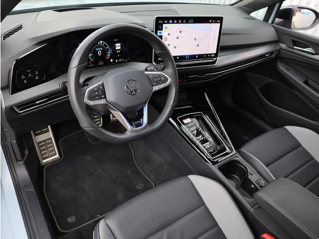 Volkswagen GOLF GTE 1.5 eHybrid 272PK | Full Options | Panodak | Leer | 360° | Stoel Ventilatie | Head-up | Keyless | Camera | Memory | IQ Light | Stoel&Stuurverwarming | 18"Inch |