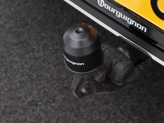 Volkswagen GOLF 1.5 eHybrid 204 Pk Automaat Style Edition | Stoelverwarming | Camera | Trekhaak | Full LED | Navigatie | Carplay | 18 Inch | 27.493 Km !!