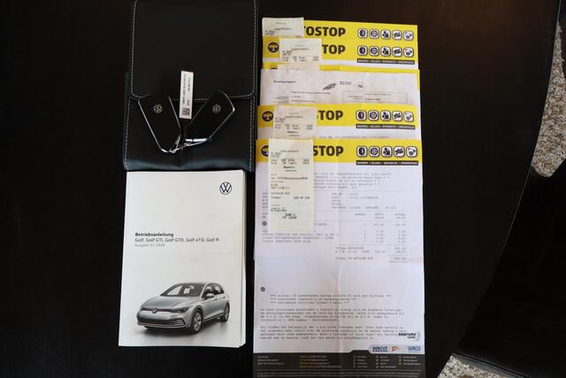 Volkswagen GOLF 1.5 eTSI R-Line Panoramadak/Stuur+Stoelverwarming/Apple carplay/Achteruitrijcamera/Adaptieve cruise control/Lane assist/Parkeersensoren rondom/Sfeerverlichting/Climate control/DAB/Navigatie