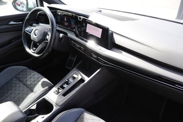 Volkswagen GOLF 1.5 eTSI R-Line Panoramadak/Stuur+Stoelverwarming/Apple carplay/Achteruitrijcamera/Adaptieve cruise control/Lane assist/Parkeersensoren rondom/Sfeerverlichting/Climate control/DAB/Navigatie