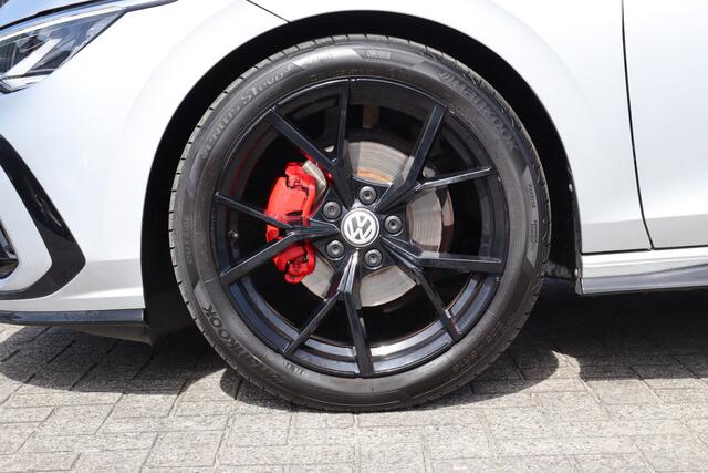 Volkswagen GOLF 1.5 eTSI R-Line Panoramadak/Stuur+Stoelverwarming/Apple carplay/Achteruitrijcamera/Adaptieve cruise control/Lane assist/Parkeersensoren rondom/Sfeerverlichting/Climate control/DAB/Navigatie