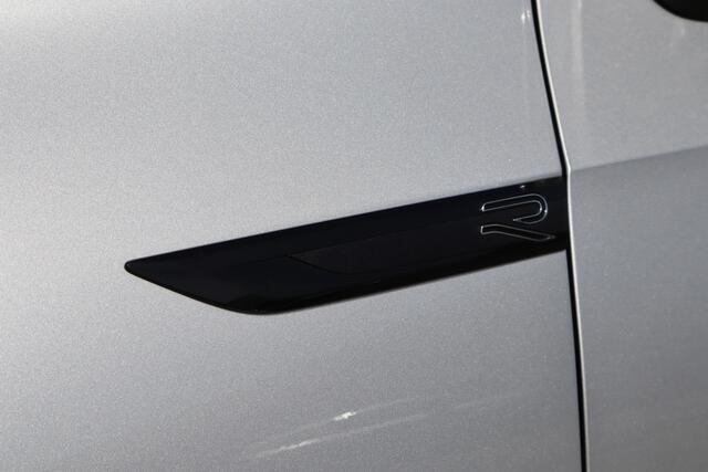 Volkswagen GOLF 1.5 eTSI R-Line Panoramadak/Stuur+Stoelverwarming/Apple carplay/Achteruitrijcamera/Adaptieve cruise control/Lane assist/Parkeersensoren rondom/Sfeerverlichting/Climate control/DAB/Navigatie