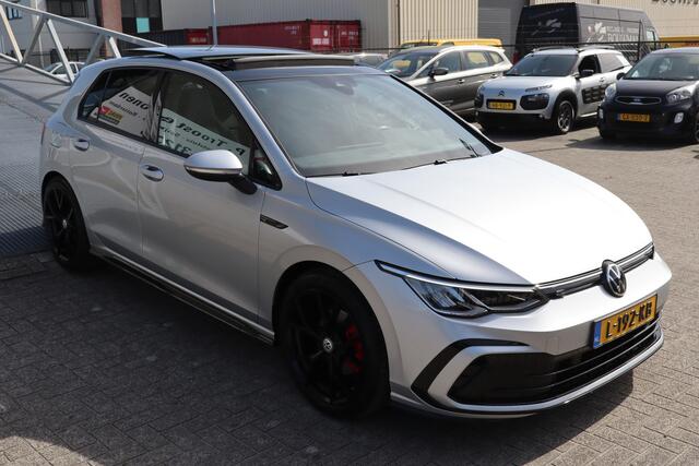 Volkswagen GOLF 1.5 eTSI R-Line Panoramadak/Stuur+Stoelverwarming/Apple carplay/Achteruitrijcamera/Adaptieve cruise control/Lane assist/Parkeersensoren rondom/Sfeerverlichting/Climate control/DAB/Navigatie