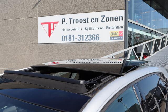 Volkswagen GOLF 1.5 eTSI R-Line Panoramadak/Stuur+Stoelverwarming/Apple carplay/Achteruitrijcamera/Adaptieve cruise control/Lane assist/Parkeersensoren rondom/Sfeerverlichting/Climate control/DAB/Navigatie