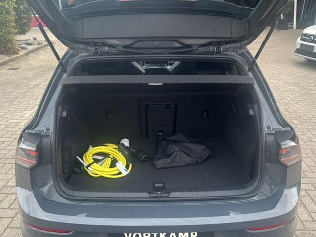 Volkswagen GOLF 1.5 TSI GTE 272PK TREKHAAK/PANO-DAK/CAMERA/ACC/IQ/LEDER/MEM/STOEL+STUURVERW