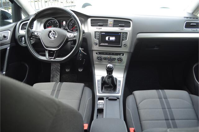 Volkswagen GOLF 1.0 TSI Connected Series Camera | Carplay | Navigatie | Nl Auto! 1é eigenaar. Sport Stoelen | Sportonderstel |