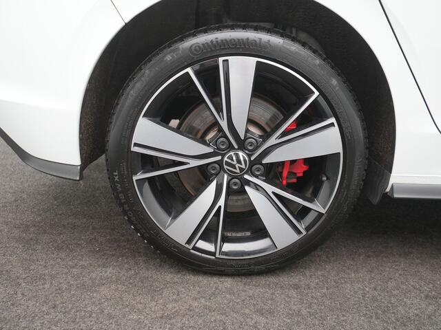 Volkswagen GOLF 1.4 eHybrid GTE - RIJKLAARPRIJS - All Seasonbanden - Achteruitrijcamera - Elektrisch Glazen Schuif-/Kanteldak - Apple Carplay - Android Auto - Stoel- en Stuurverwarming