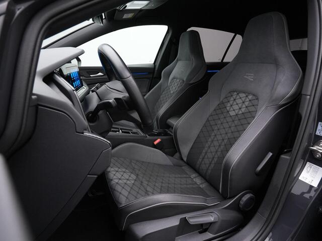 Volkswagen GOLF 1.5 eTSI 150 pk DSG R-Line | IQ Light | Navigatie | Parkeersensoren voor/achter | Carplay | Sportonderstel