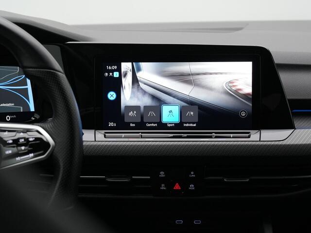 Volkswagen GOLF 1.5 eTSI 150 pk DSG R-Line | IQ Light | Navigatie | Parkeersensoren voor/achter | Carplay | Sportonderstel