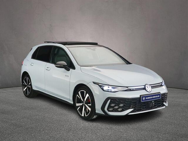 Volkswagen GOLF GTE 1.5 TSI eHybrid 272pk DSG Automaat Panoramadak, Lederen interieur, Stoelverwarming, Stoelverkoeling, Adaptive cruise control, 360 camera, LED matrix koplampen, Black style,