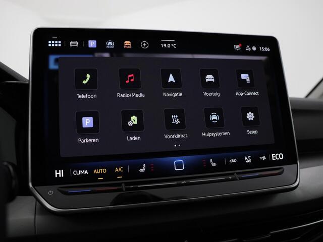 Volkswagen GOLF 1.5 eHybrid 204pk DSG Life Edition · SOH 100% · Camera · Apple/Android Car Play · P-Sensoren · Soel&-Stuurverwarming · 18'' Inch · Garantie t/m 16-06-2029 of 100.000km