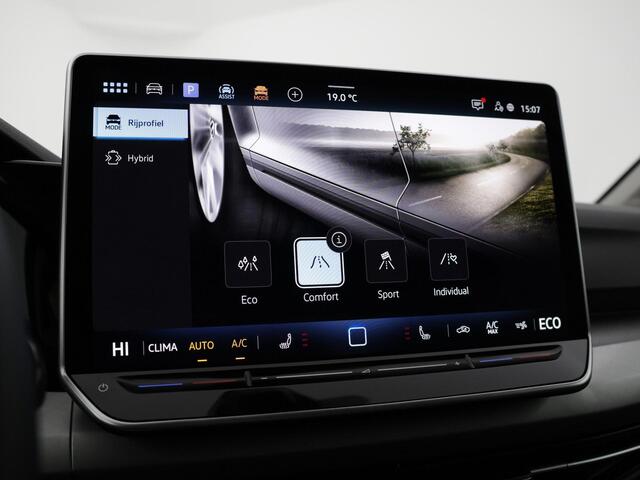 Volkswagen GOLF 1.5 eHybrid 204pk DSG Life Edition · SOH 100% · Camera · Apple/Android Car Play · P-Sensoren · Soel&-Stuurverwarming · 18'' Inch · Garantie t/m 16-06-2029 of 100.000km