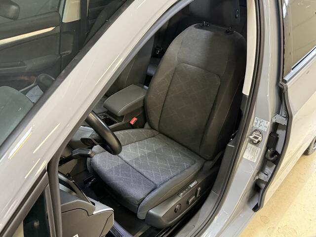 Volkswagen GOLF Variant 1.0 eTSI Life | Massage | Pano | IQ Light | Apple Carplay