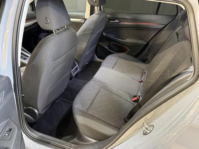 Volkswagen GOLF Variant 1.0 eTSI Life | Massage | Pano | IQ Light | Apple Carplay