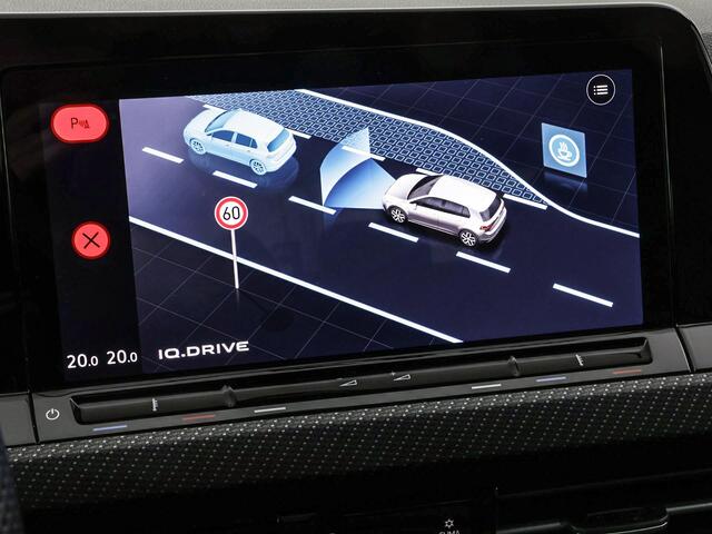 Volkswagen GOLF 1.5 eTSI 130pk DSG R-Line · Apple/Android Car Play · Navigatie · P-Sensoren · Sfeerverlichting · Getint Glas · 17'' Inch · Garantie t/m 12-02-2028 of 100.000km